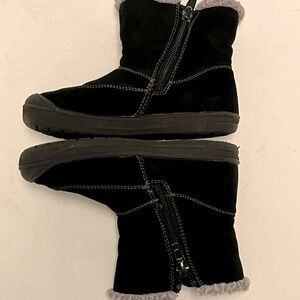 🌻$11 DEAL!🌻 Kids’ 8M Black Suede Winter Boots with Zipper
